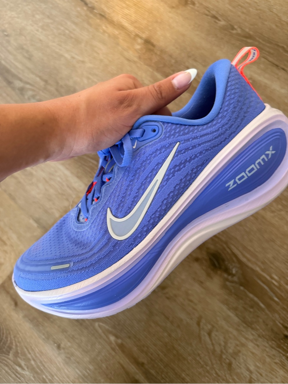 Nike Blue Sneakers with Pink-Red Accents - Picture 2 of 6